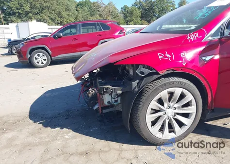 2016 Tesla Model X 60D/70D/75D/90D z USA, uszkodzony, nr VIN 5YJXCAE20GF015955